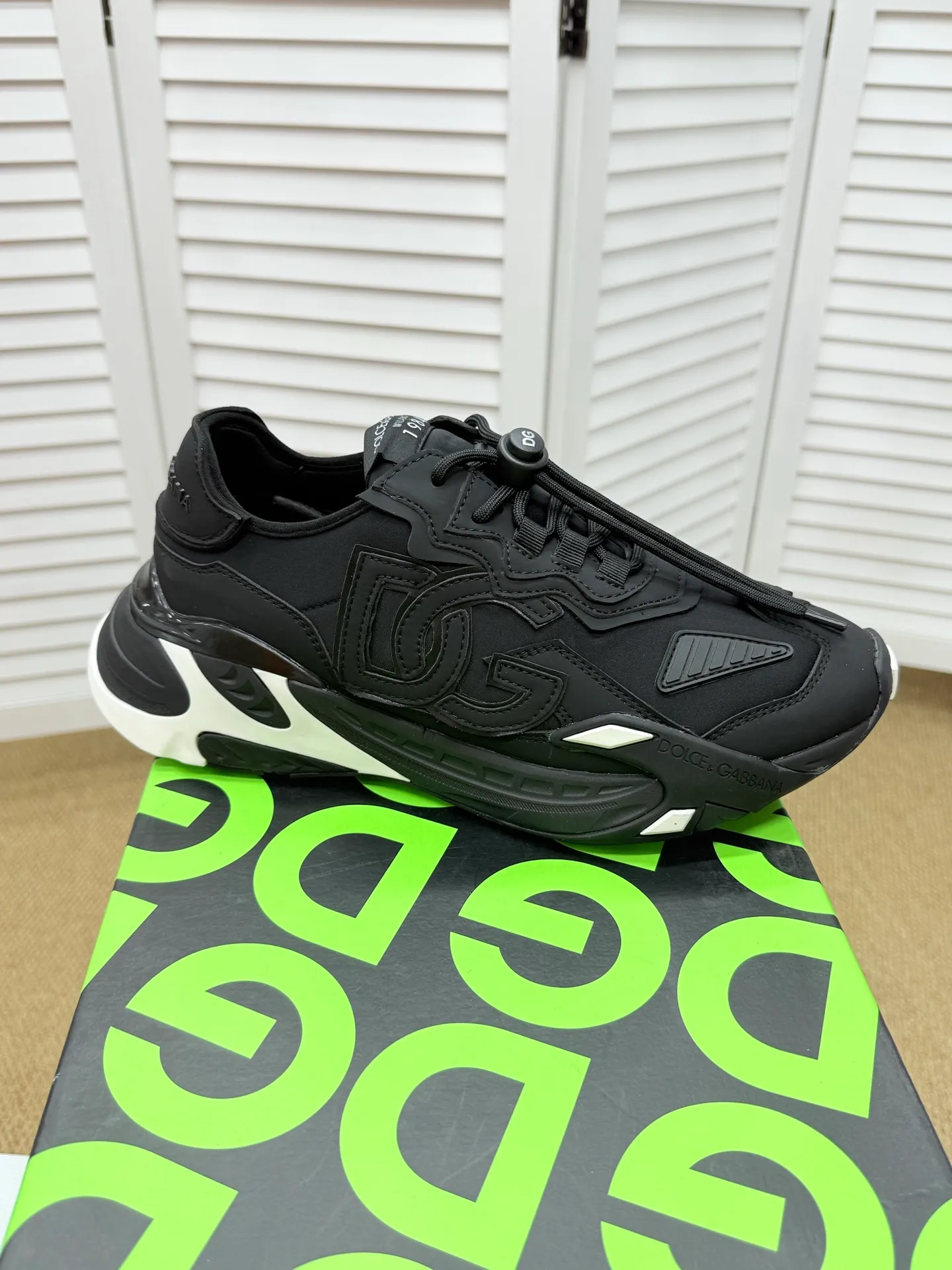 Men's clothing and shoes 260. The latest sports and casual shoes for couples (DG) are fashionable and versatile, and can add luster to various looks. Create an exquisite design with unique dynamic vitality and modern atmosphere, showing modern elegance. Size: 35-46 (custom-made sizes 45 and 46 are non-refundable) Se